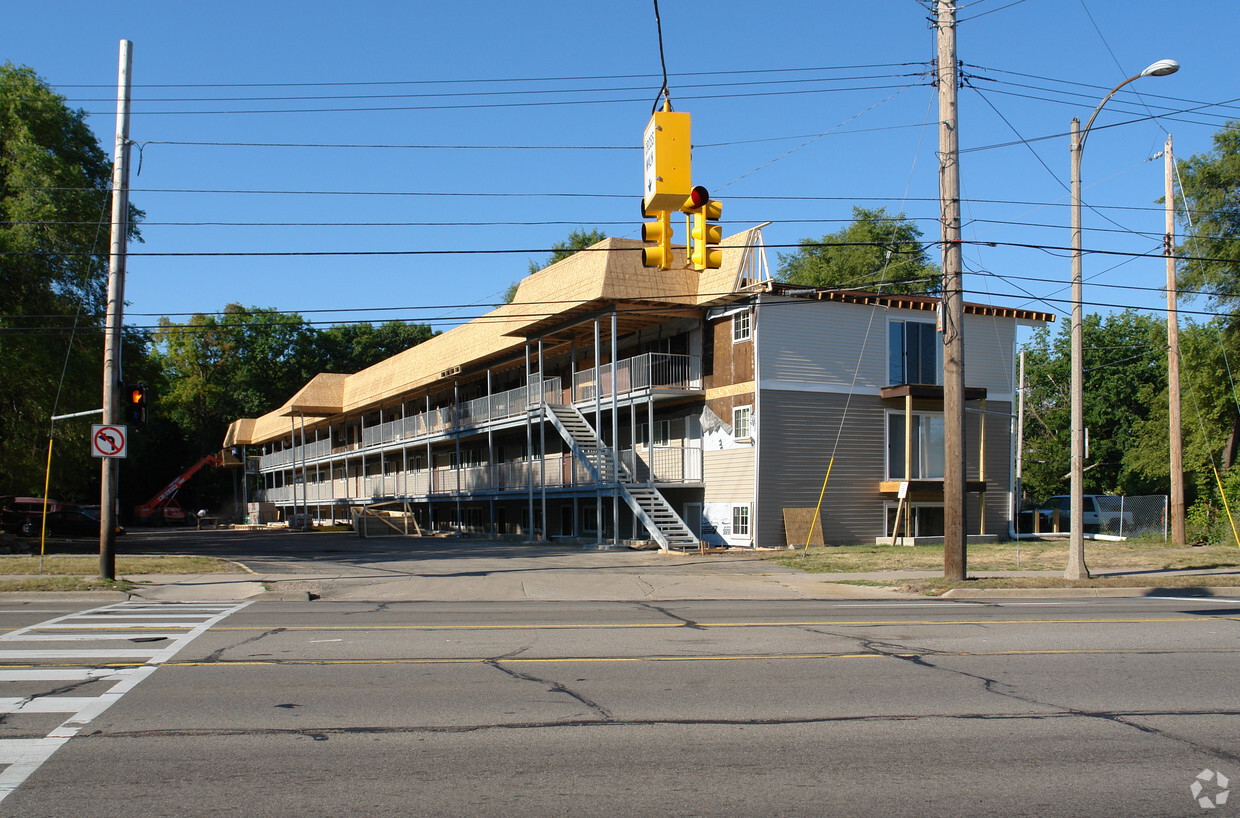 Primary Photo - 1200-1204 E Grand River Ave