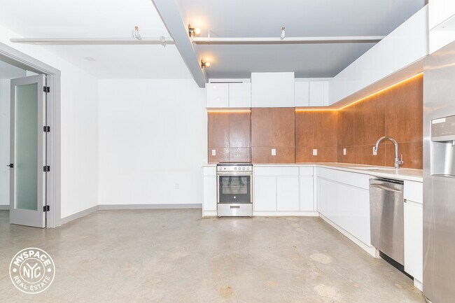 Building Photo - 410 Tompkins Ave