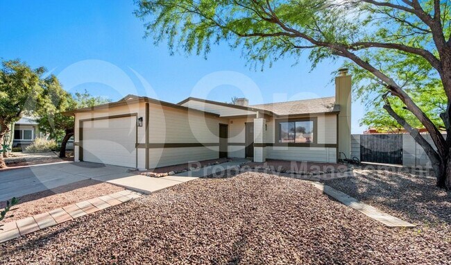 Photo - 1826 W Holland Dr House