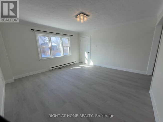 Photo du bâtiment - 55 Glendale Ave