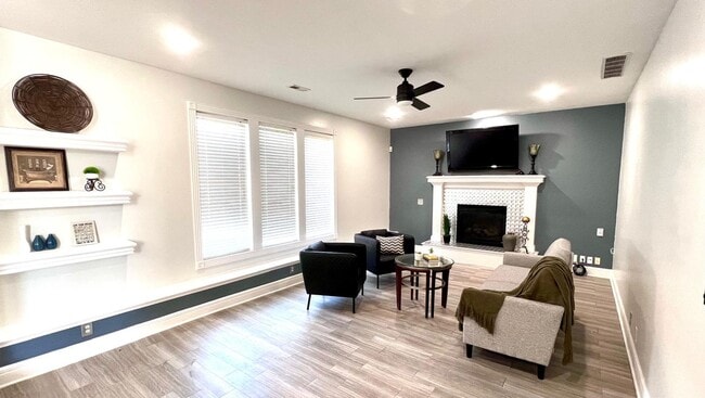 Foto del edificio - COMING SOON!! HUGE Northland 4 Bed 2.5 Bat...