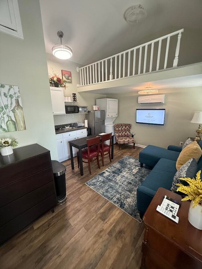 Building Photo - 2021 Penrose Dr