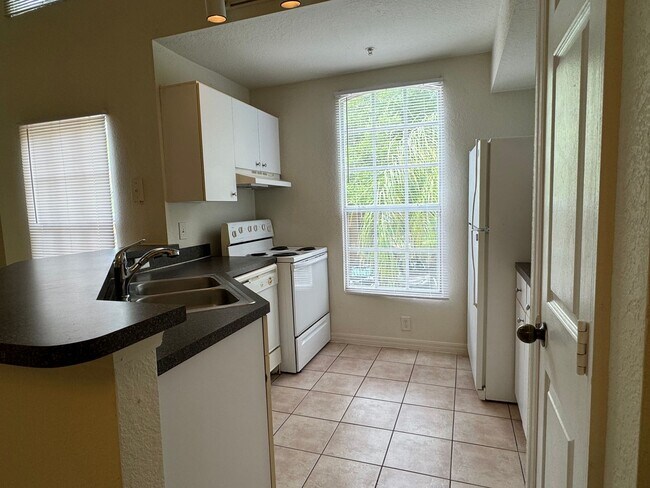 Building Photo - 1-Bedroom Condo with Loft & Washer/Dryer a...