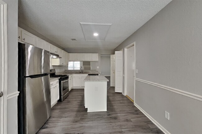 Foto del edificio - 18138 Garden Manor Dr