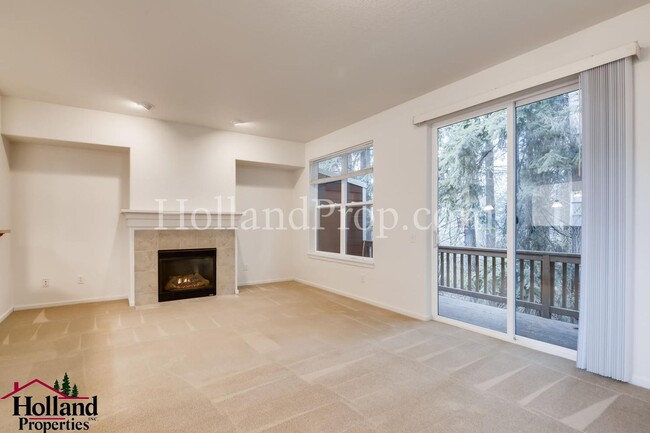 Building Photo - Beautiful Townhome with a Bonus Room in Hi...