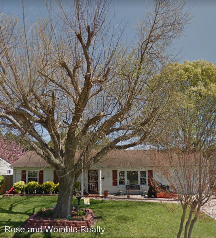 Primary Photo - 3 br, 1.5 bath House - 404 Constitution Drive