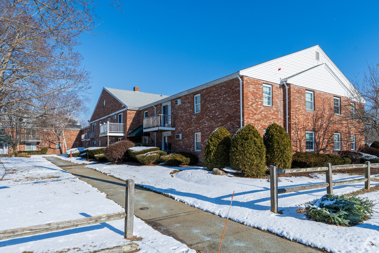 Building Photo - Abington Court Condominium