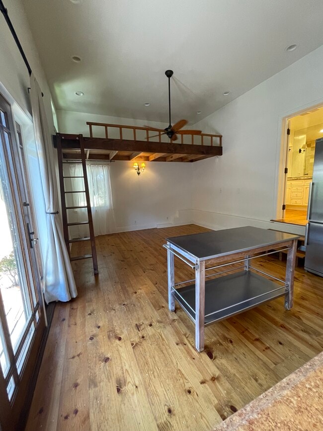 Foto del edificio - 754 Old Topanga Canyon Rd