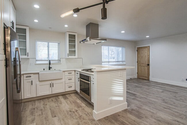 Building Photo - Knoxwood Apartments