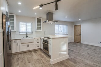 Building Photo - Knoxwood Apartments