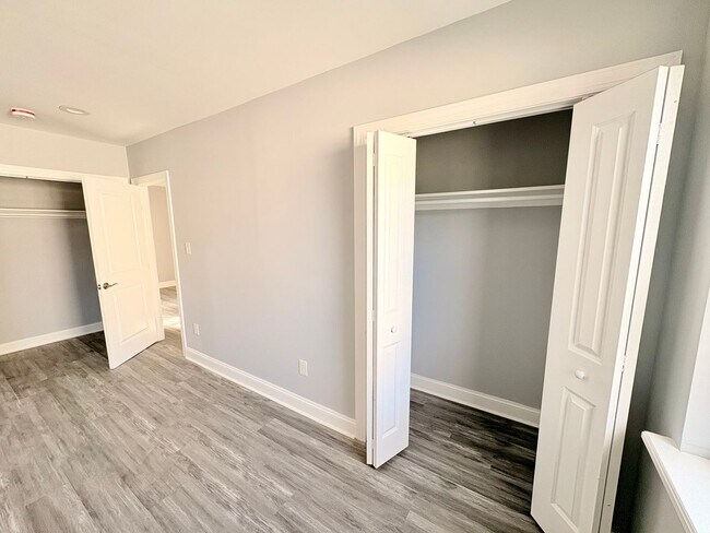 Foto del edificio - 6710 Hudson St