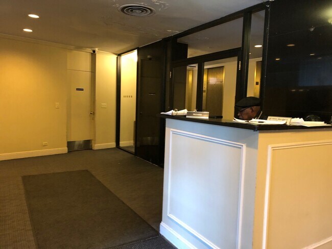 Building Photo - 253 E Delaware Pl
