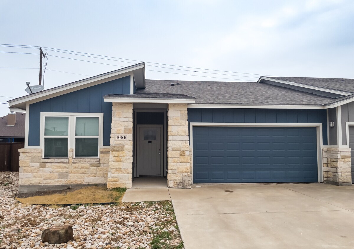 108 Bailey Kay, Jarrell, TX 76537 Townhouse for Rent in Jarrell, TX