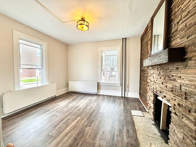 Foto del edificio - 3 bedroom/ 1.5 Bath Home for rent MAnor, PA 15665