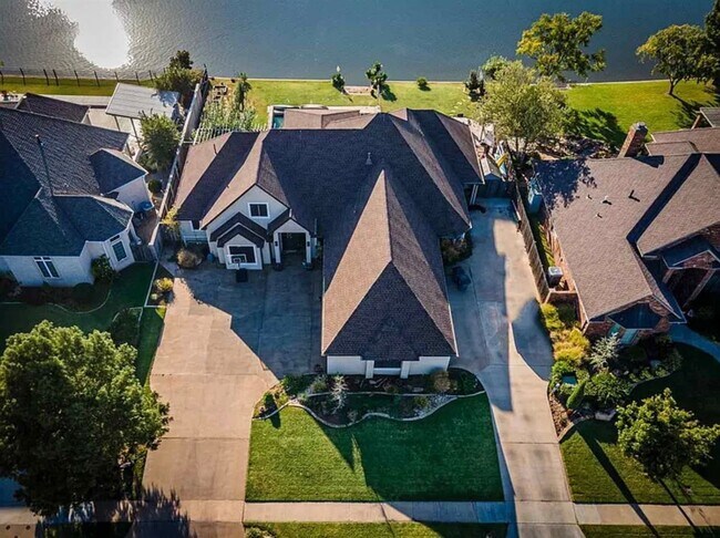 Foto del edificio - 7623 Wyatt Lake Drive