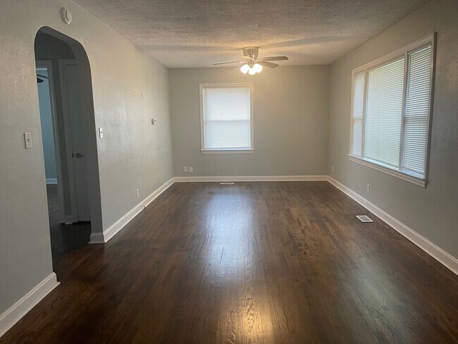 Building Photo - 3BD/1BA Single Family Home