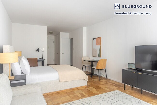 Foto del edificio - 330 E 46th St