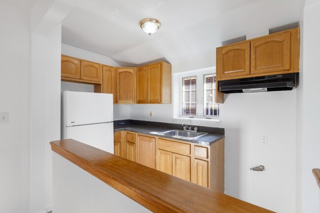 Building Photo - One of a kind! Enormous New 5 bedroom Dupl...