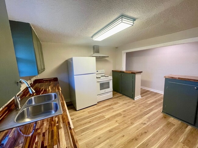 Foto del edificio - 10th Ave NW Duplex