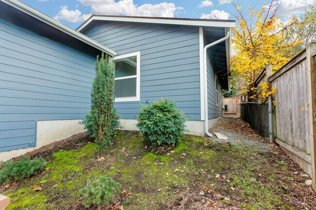 Building Photo - Charming Private 2BD/1BA DADU in Tacoma – $2,250/mo