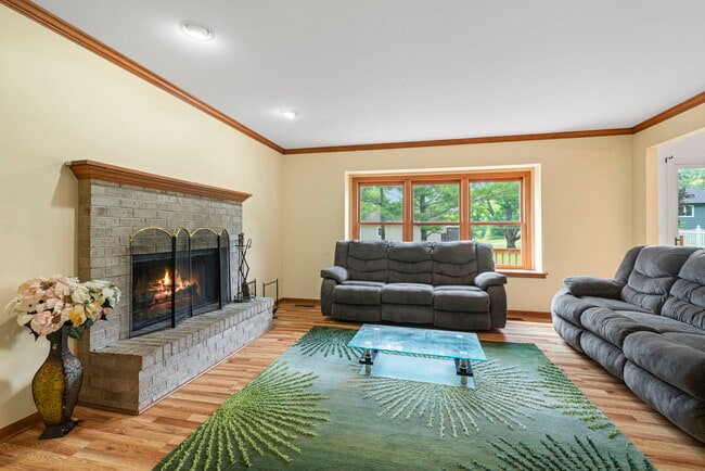 Building Photo - 630 Maple Ct