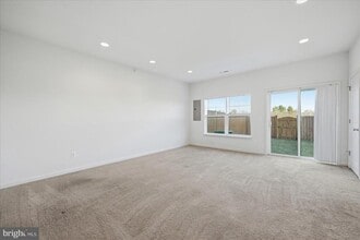 Building Photo - 117 Rotunda Dr