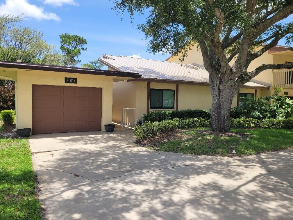 Foto principal - 3007 Bent Pine Dr