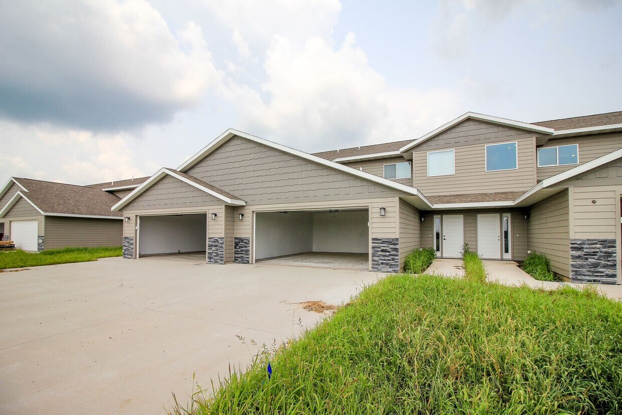 Foto principal - Beautiful 3 bedroom 2 bath unit at 620 Samantha St. in Tea, SD.