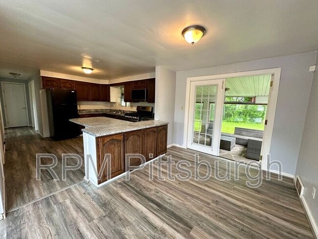 Building Photo - 319 Elfort Dr
