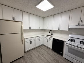 Building Photo - 530 Davina Ct