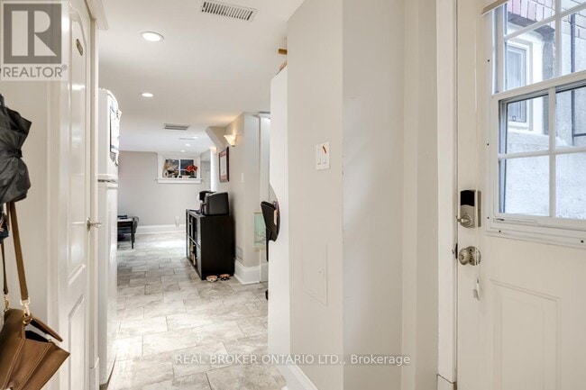 Photo du bâtiment - 117 Jackman Ave