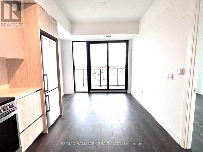 Building Photo - 801 The Queensway