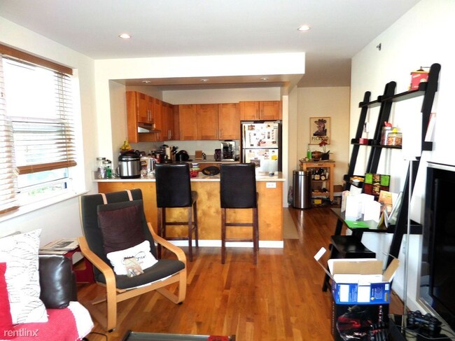 Foto del edificio - 1 br, 1 bath Apartment - 2556 Crescent St