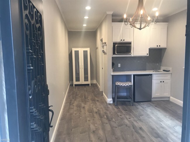 Foto del edificio - 1 br, 1 bath Condo - 14355 Quito Road