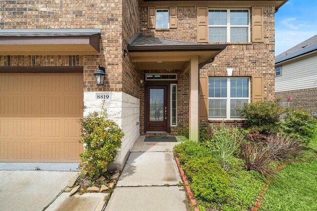 Building Photo - 8819 Jonquil Dr