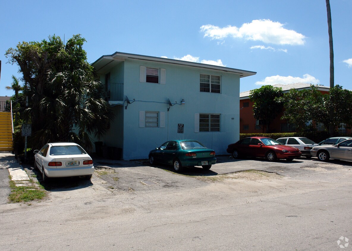 7829 N Bayshore Dr, Miami, FL 33138 Apartments in Miami, FL