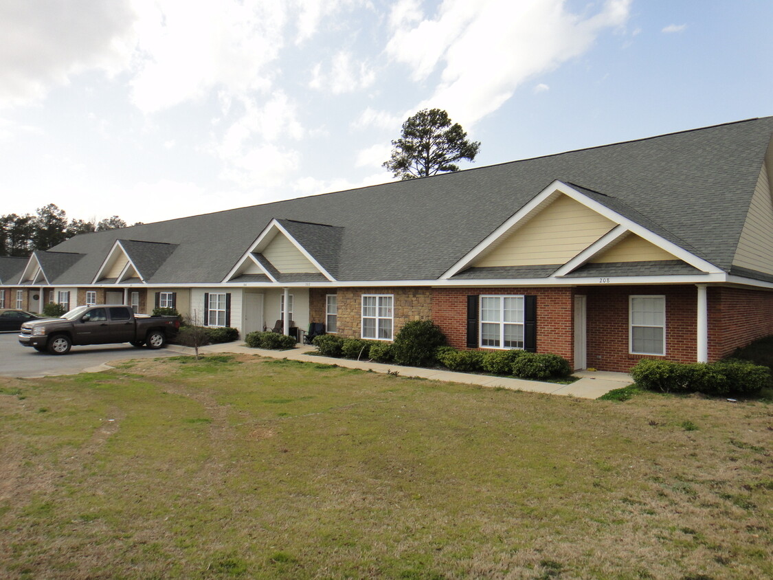 Primary Photo - Townhouse in Auburn!