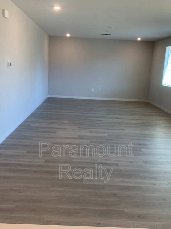 Foto del edificio - 886 Shearwater Rd