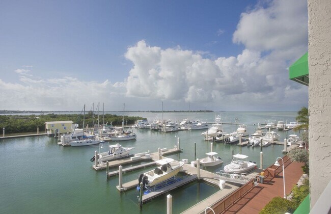 Foto del edificio - Seasonal Waterfront Living | Available April 15 – October 31