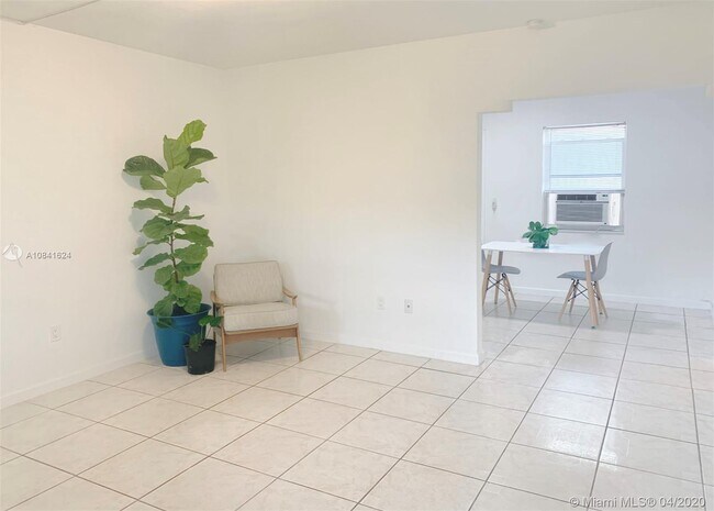 Foto del edificio - 424 NE 64th St