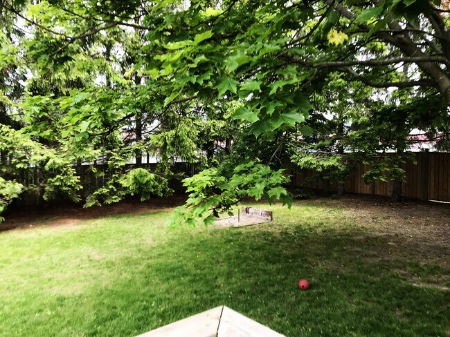 Building Photo - 540 Delanty Rd