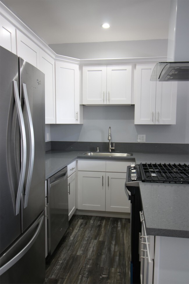 Foto del edificio - 3700 E Broadway