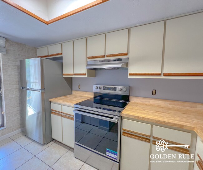 Building Photo - 403 SW 54th Dr