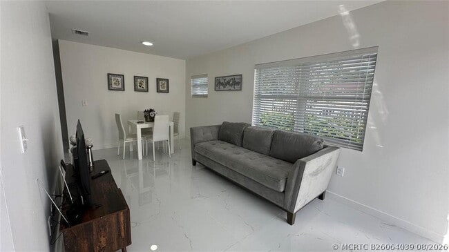 Foto del edificio - 1101 NW 26th St