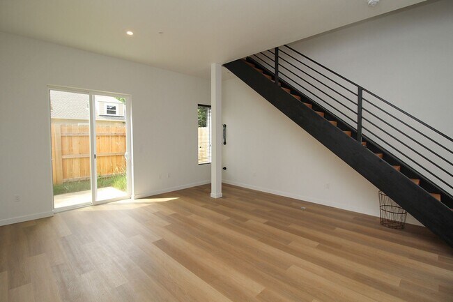 Foto del edificio - 2516 NE Flanders St