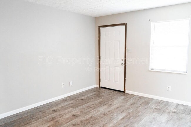 Building Photo - 129 Hillcrest Dr