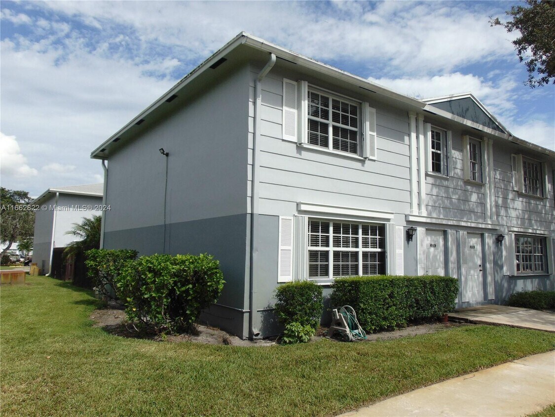Primary Photo - 1774 SW 81st Ter