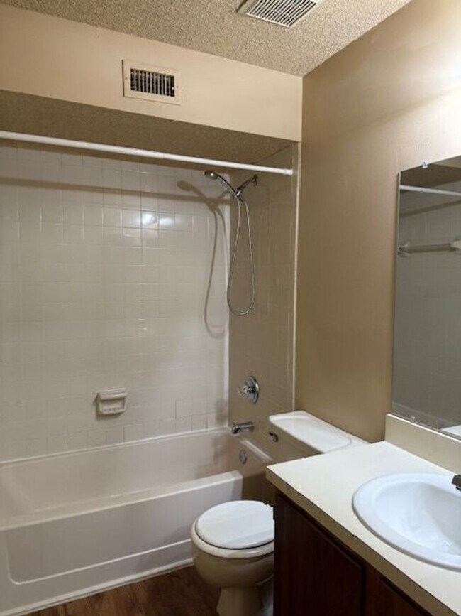 Foto del edificio - 8542 Colony Pine Cir W