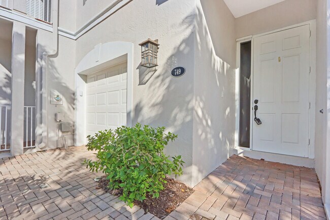 Foto del edificio - 749 Seaview Dr