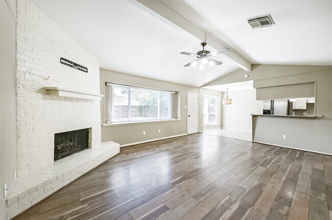Foto del edificio - 5347 Lincoln Green Dr